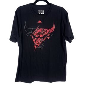 Adidas Mens Large L Black Red Chicago Bulls Logo The Go To Tee Short Sleeve Crew